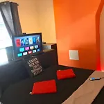 Private King En-Suite Bedroom Close To Mediacityuk/Old Trafford