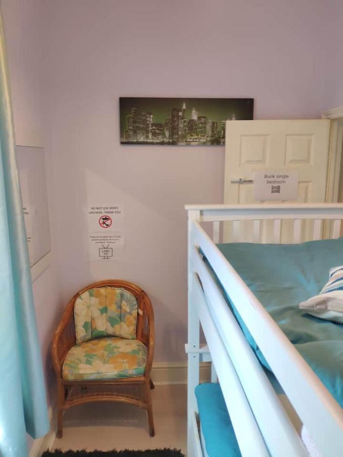 Private King En-suite Bedroom Close To Mediacityuk/old Trafford Homestay *