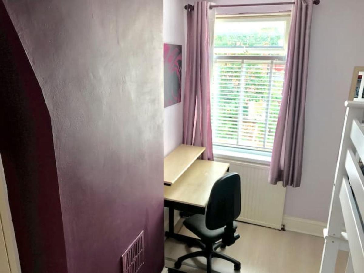 Homestay Private King En-suite Bedroom Close To Mediacityuk/old Trafford Manchester